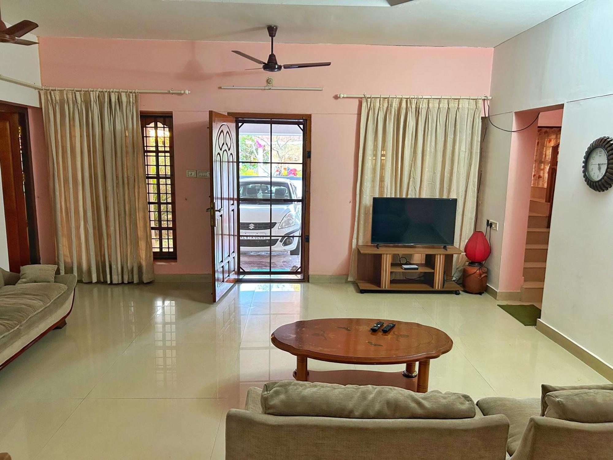 La Casa Trivandrum 4 Bhk Ac Luxury Villa At City Centre, Just 6 Kms To Airport トリバンドラム エクステリア 写真
