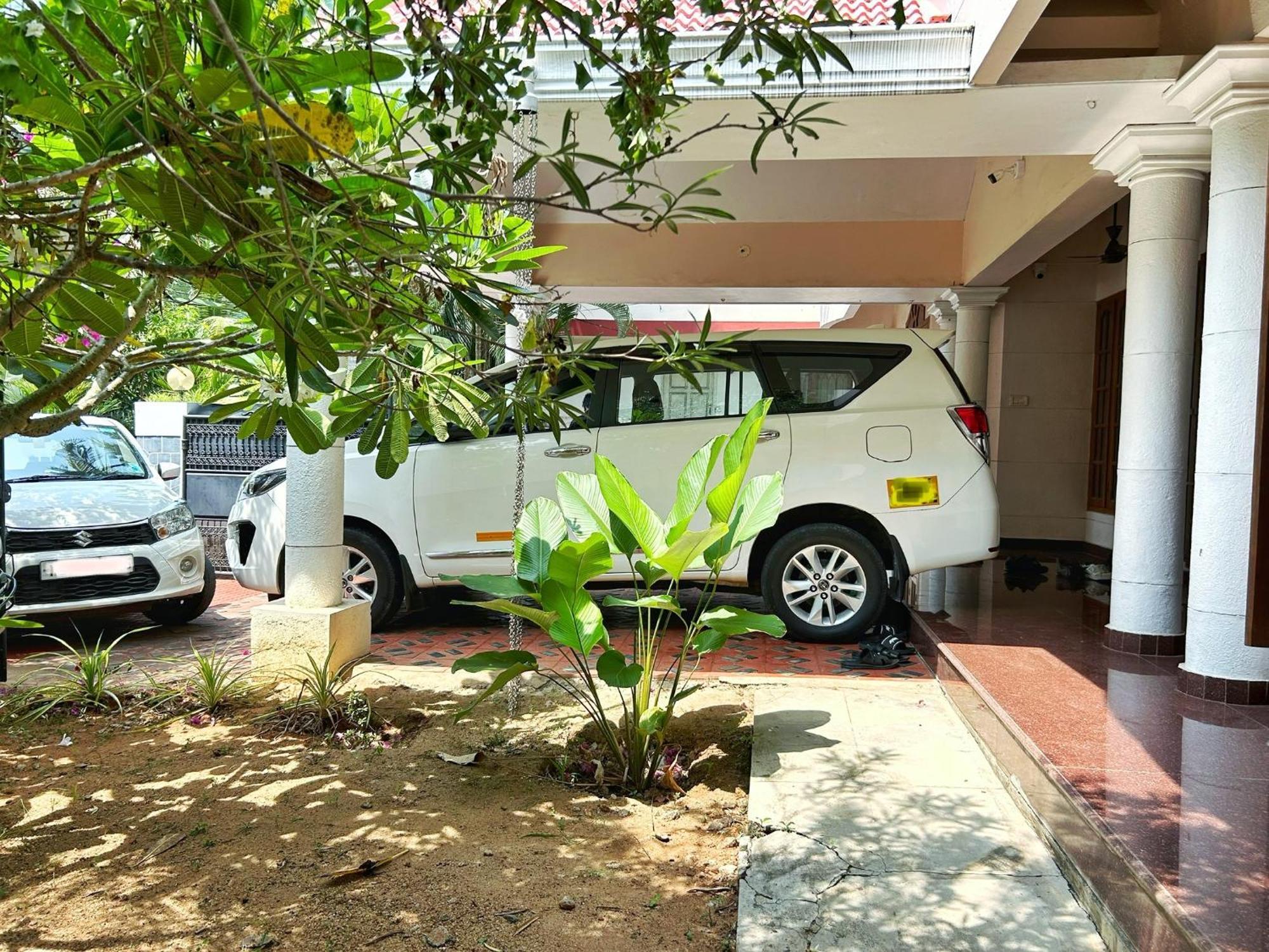 La Casa Trivandrum 4 Bhk Ac Luxury Villa At City Centre, Just 6 Kms To Airport トリバンドラム エクステリア 写真