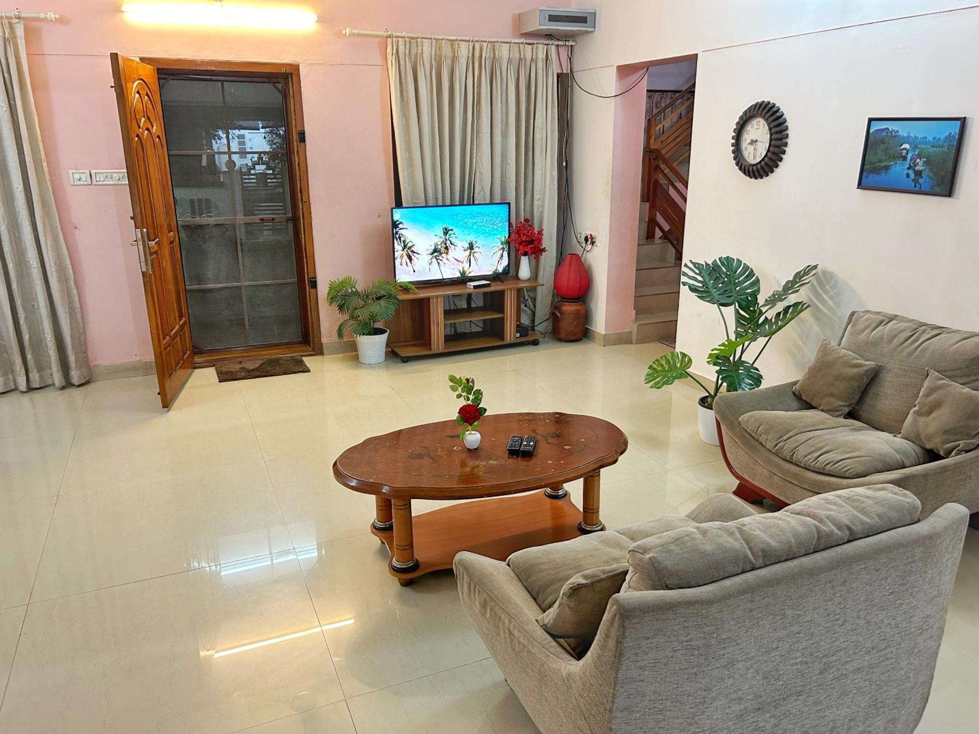 La Casa Trivandrum 4 Bhk Ac Luxury Villa At City Centre, Just 6 Kms To Airport トリバンドラム エクステリア 写真