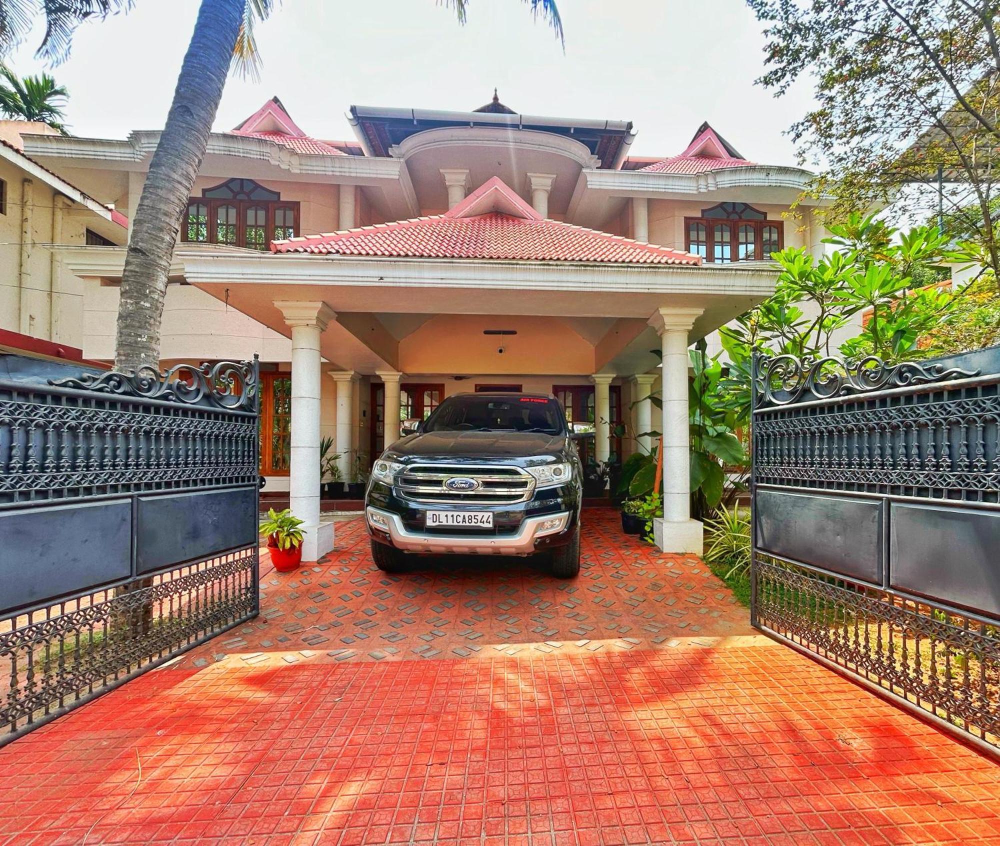 La Casa Trivandrum 4 Bhk Ac Luxury Villa At City Centre, Just 6 Kms To Airport トリバンドラム エクステリア 写真